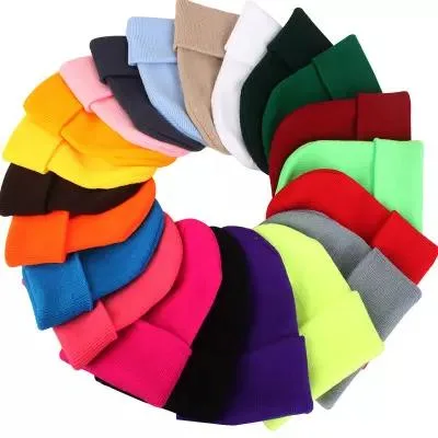 Sombreros de punto de lana bordados con logotipo personalizado Beanie para mujer para hombre Gorro de punto de color en blanco Sombreros de lana de invierno